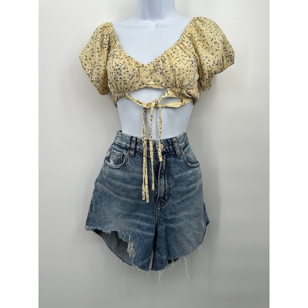 American Eagle - Curvy‎ Mom Jean shorts Stretch size 6 distress  light wash